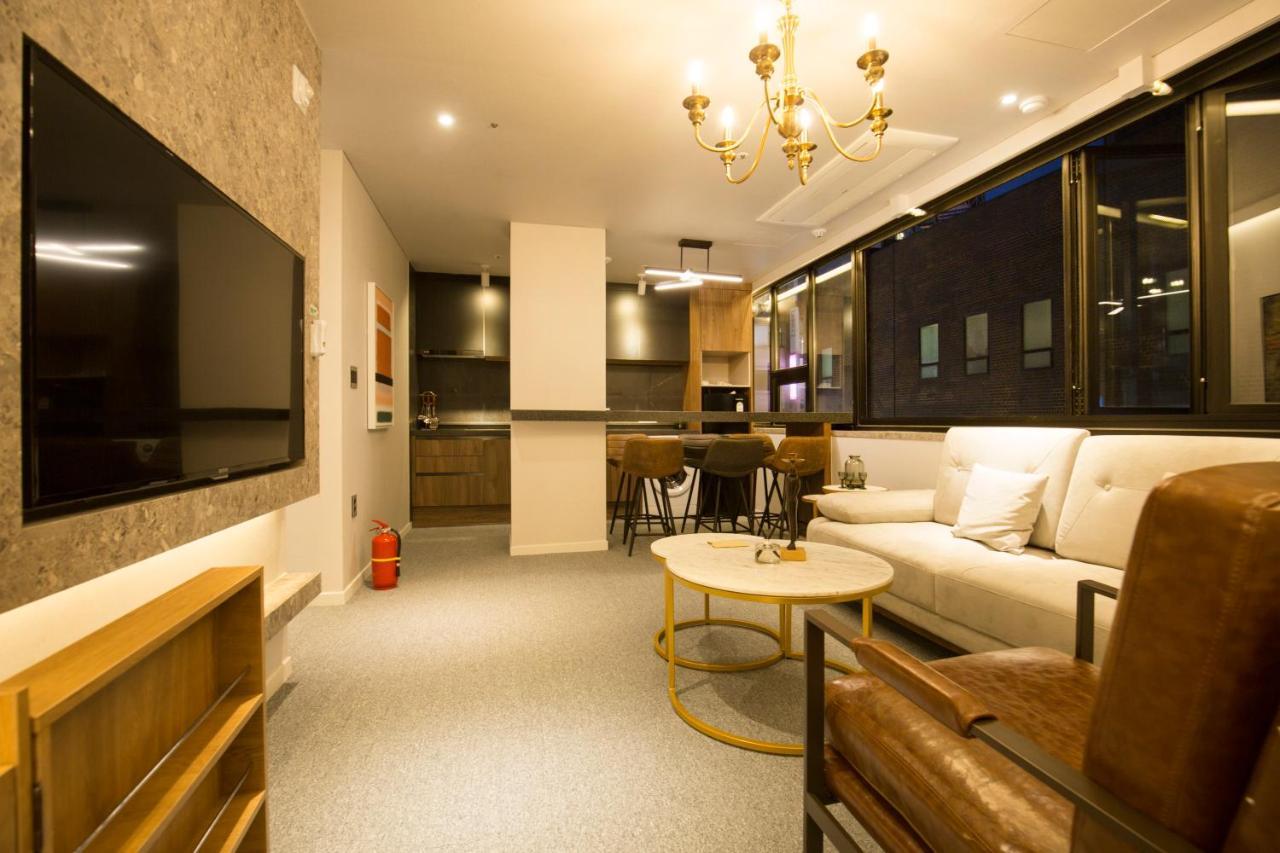 Uh Suite The Jongno Сеул Екстериор снимка