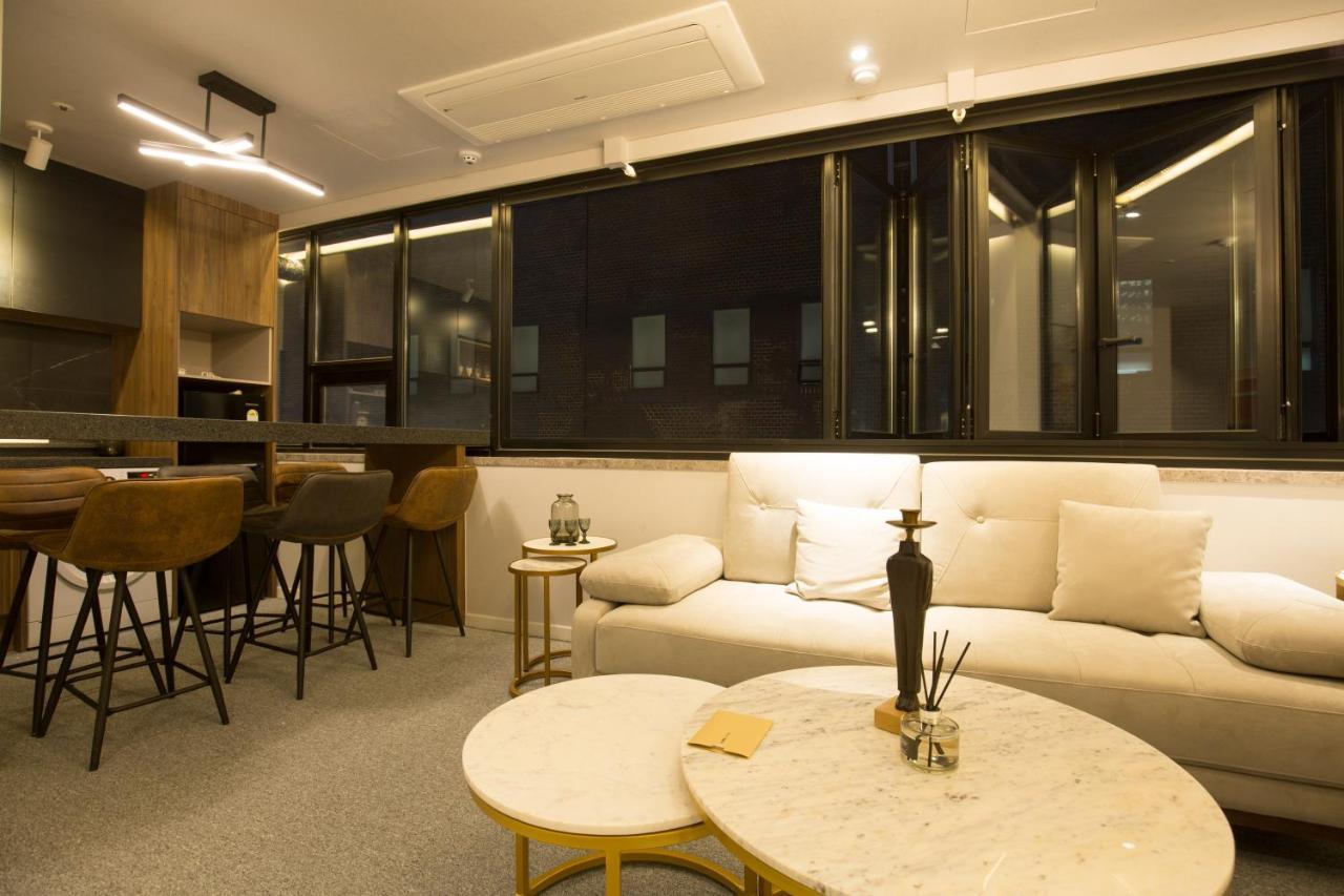 Uh Suite The Jongno Сеул Екстериор снимка